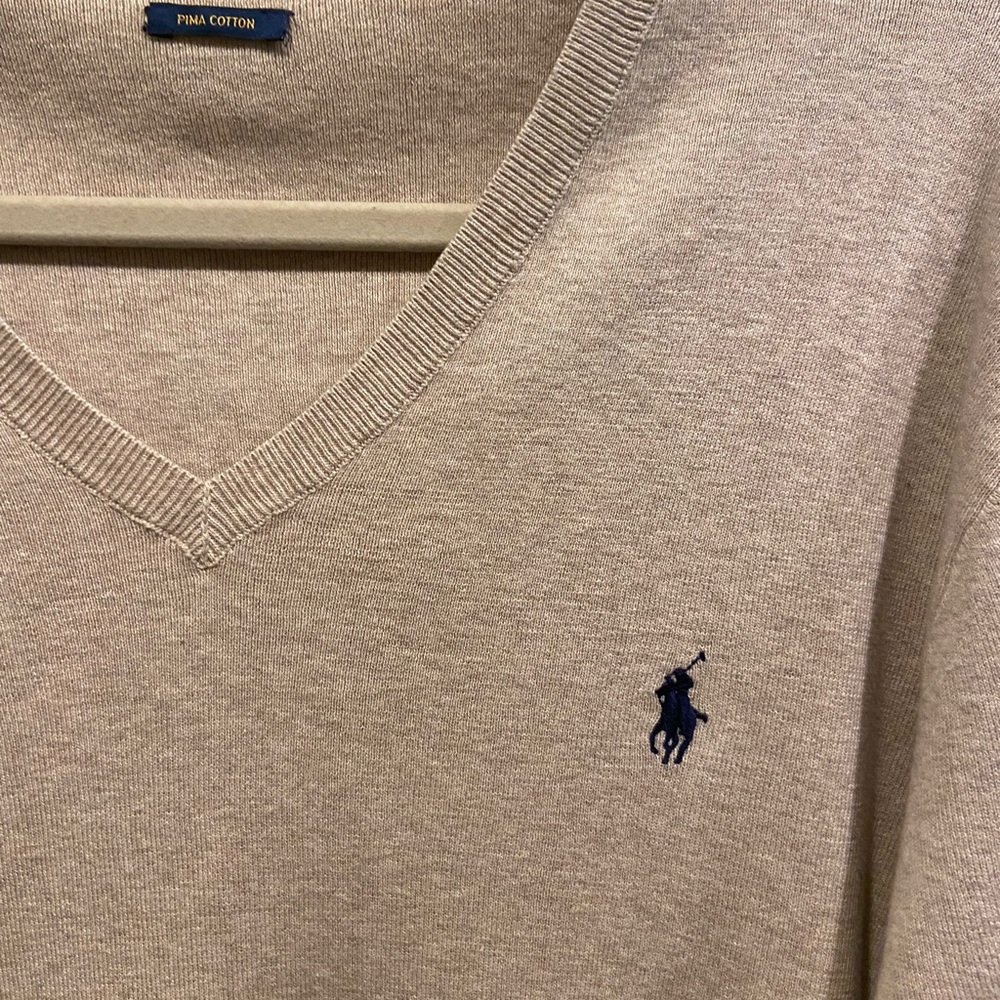 Polo by Ralph Lauren Mens Tan V-Neck Logo Sweater Timeless Knit Size Large - Picture 2 of 4